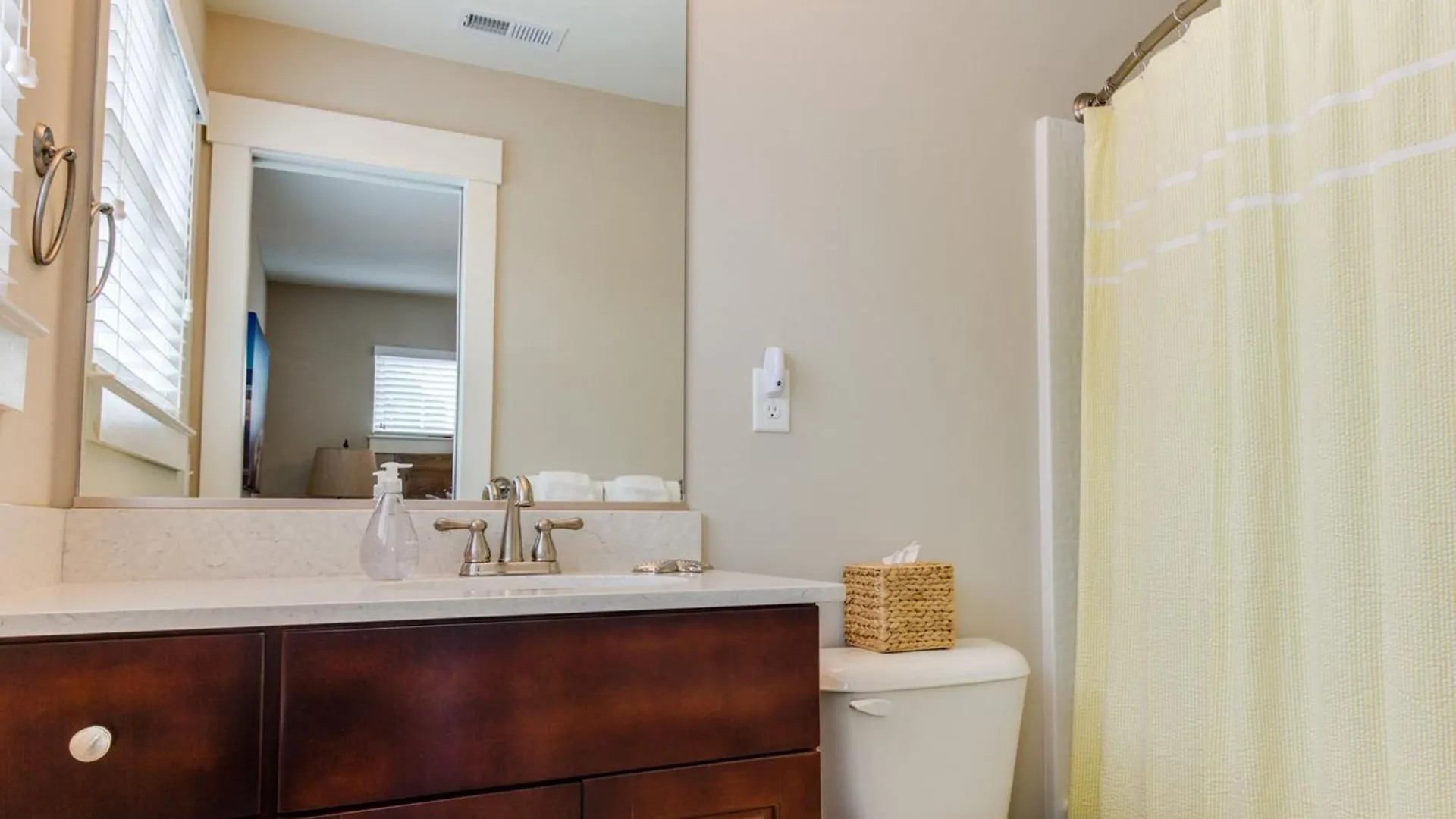 Dom wakacyjny 412A The Inlet House Spacious 4 Bedroom Townhouse Walking Distance To The Beach Virginia Beach Stany Zjednoczone Ameryki